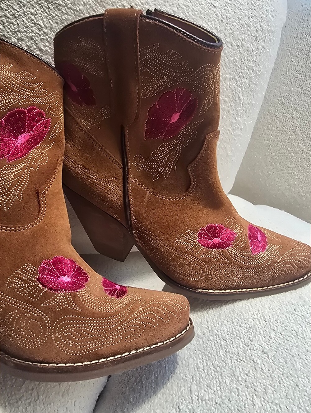 NWOT! Dingo, Women's Tootsie Suede Embroidered Western Booties, Size 8 - Picture 5 of 10